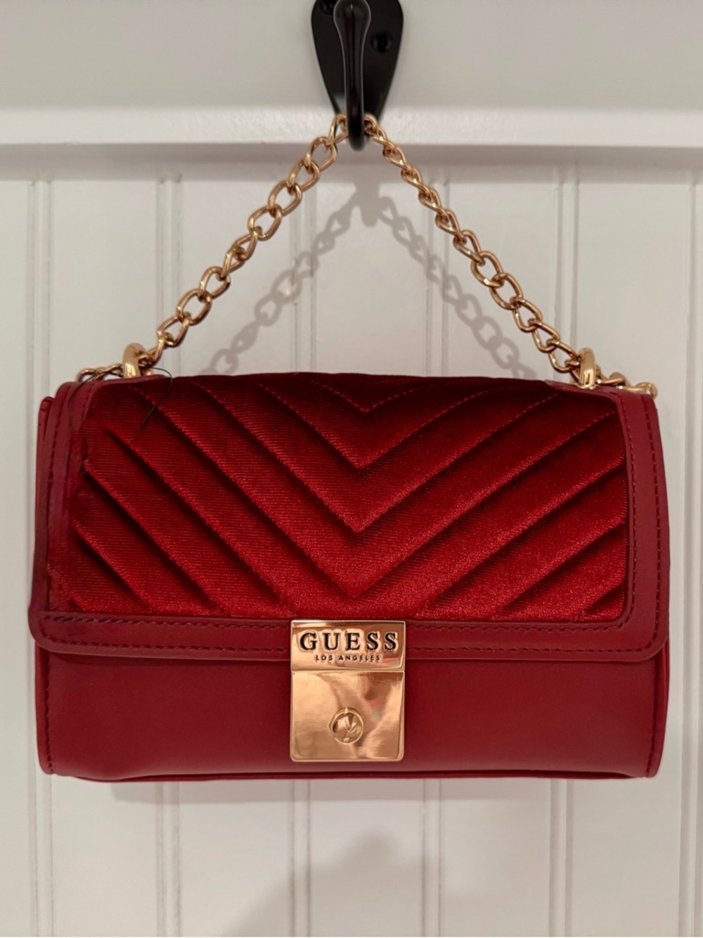 NWT GUESS Red Quilted Crossbody with Gold Chain โจRetail๐ฒ39.99
